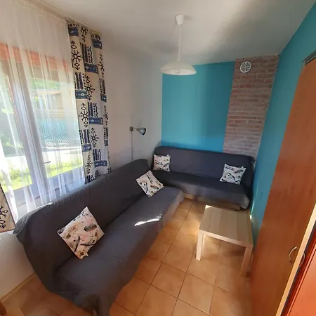 Letniskowe Zacisze W Cetniewie Lodge *